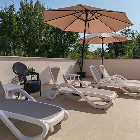 Apartments Oleander Lovrecica-Residence With Pool Екстер'єр фото