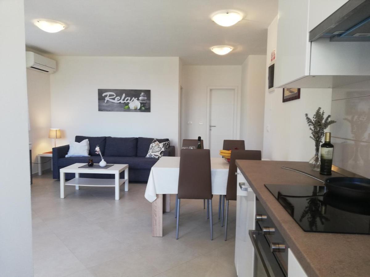 Apartments Oleander Lovrecica-Residence With Pool Екстер'єр фото