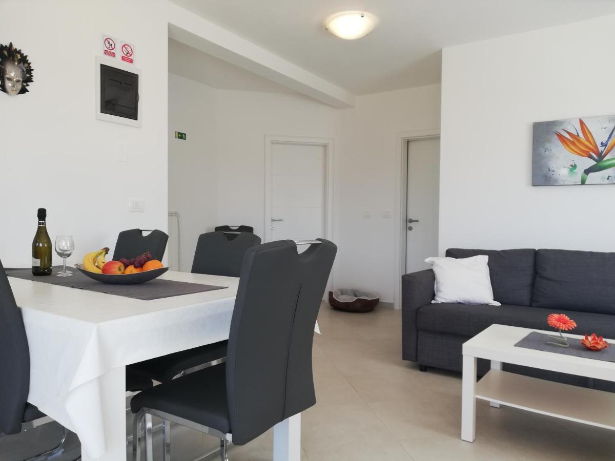 Apartments Oleander Lovrecica-Residence With Pool Екстер'єр фото