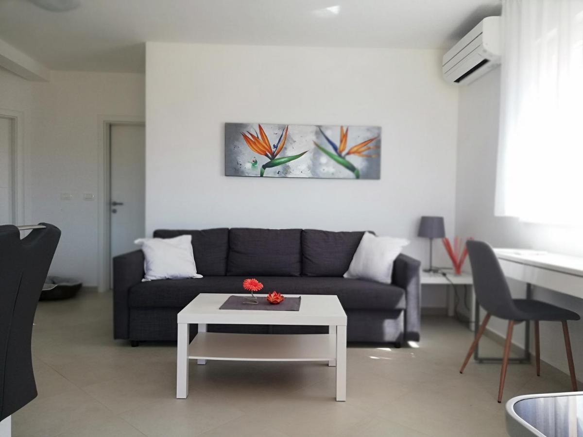 Apartments Oleander Lovrecica-Residence With Pool Екстер'єр фото