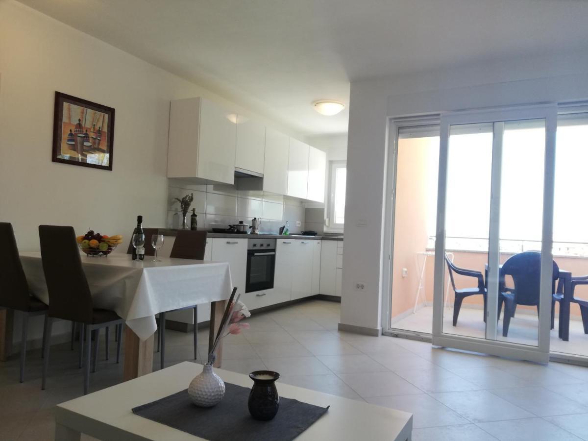 Apartments Oleander Lovrecica-Residence With Pool Екстер'єр фото