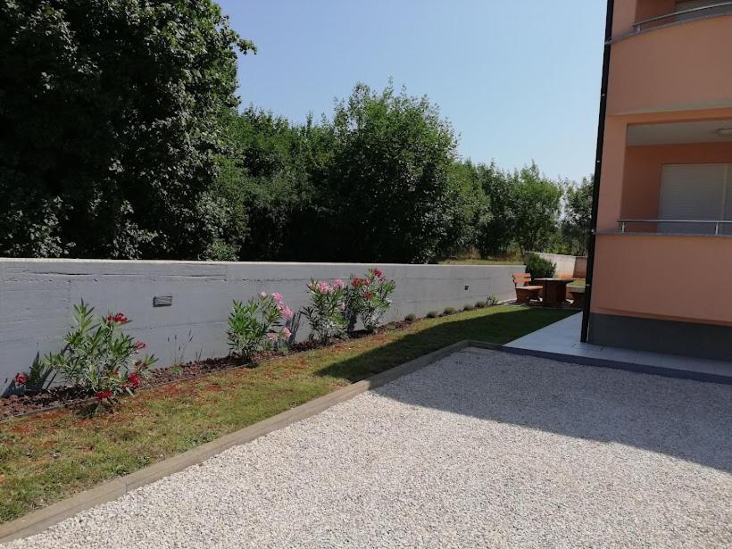 Apartments Oleander Lovrecica-Residence With Pool Екстер'єр фото
