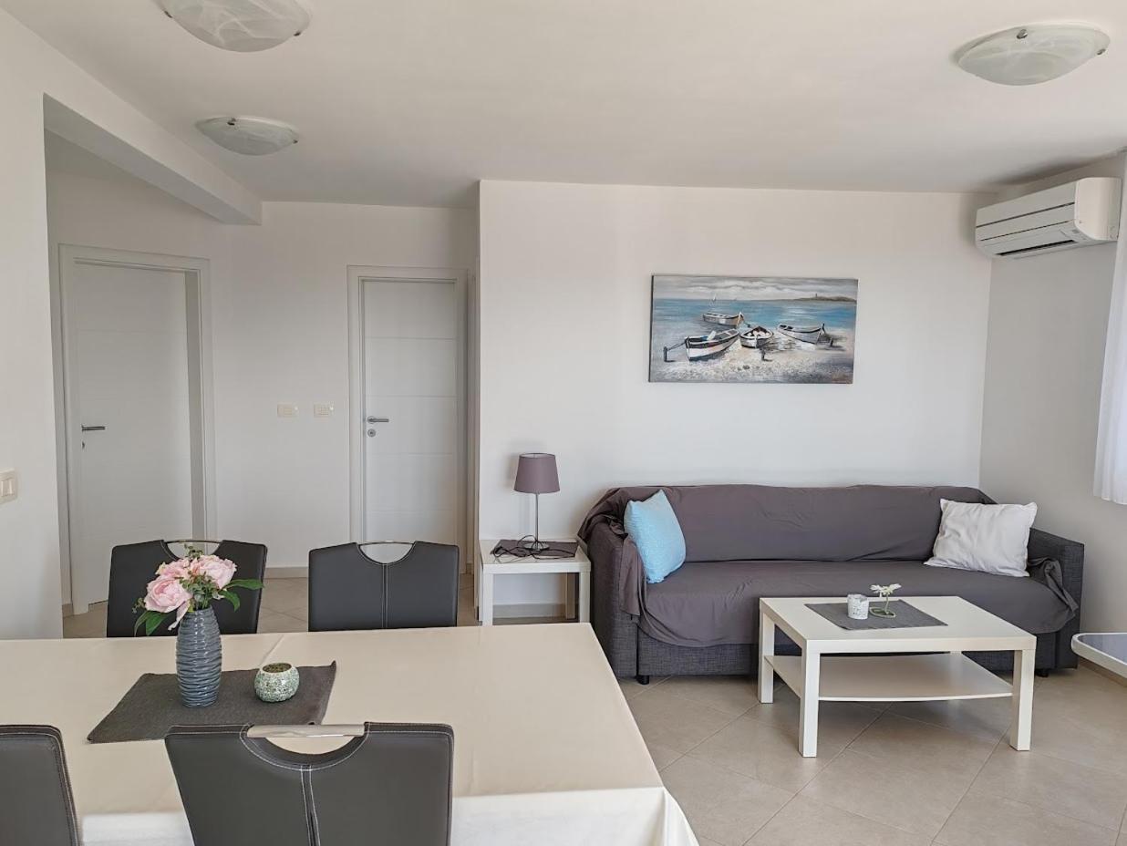 Apartments Oleander Lovrecica-Residence With Pool Екстер'єр фото