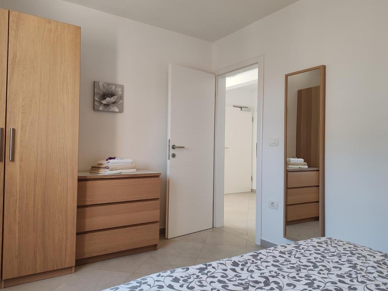Apartments Oleander Lovrecica-Residence With Pool Екстер'єр фото