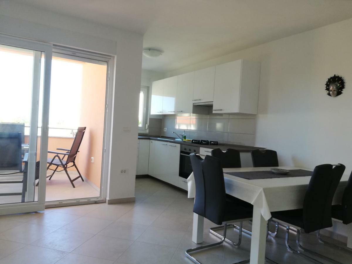 Apartments Oleander Lovrecica-Residence With Pool Екстер'єр фото